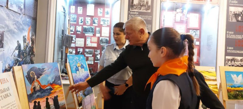 В рамках оперативно-профилактической операции «Чистое поколение-2025» сотрудники полиции и ветераны МВД Алагирского района Северной Осетии организовали для школьников посещение выставки «Служу России» В рамках оперативно-профилактической операции «Чистое поколение-2025» сотрудники полиции и ветераны МВД Алагирского района Северной Осетии организовали для школьников посещение выставки «Служу России»