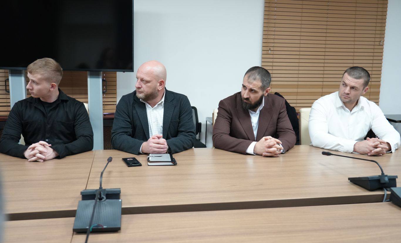 Глава РСО – Алания Сергей Меняйло встретился с финалистами региональной образовательной программы для участников специальной военной операции «Доблесть Осетии». Глава РСО – Алания Сергей Меняйло встретился с финалистами региональной образовательной программы для участников специальной военной операции «Доблесть Осетии».