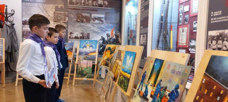 В рамках оперативно-профилактической операции «Чистое поколение-2025» сотрудники полиции и ветераны МВД Алагирского района Северной Осетии организовали для школьников посещение выставки «Служу России» В рамках оперативно-профилактической операции «Чистое поколение-2025» сотрудники полиции и ветераны МВД Алагирского района Северной Осетии организовали для школьников посещение выставки «Служу России»