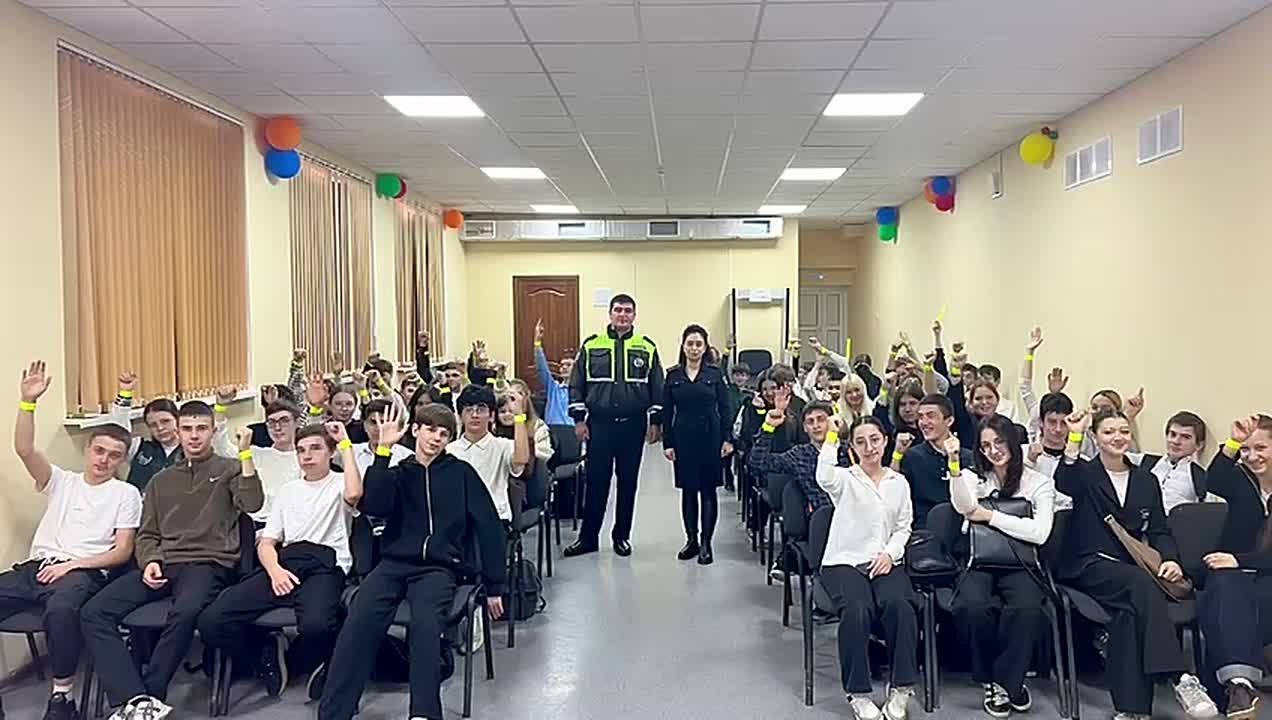 В рамках профилактики дорожно-транспортных происшествий с участием несовершеннолетних с учениками 9-10 классов МБОУ СОШ N 8 г. Моздока старшим инспектором по пропаганде БДД и инспектором ОР ДПС лейтенантом полиции Годжиевым...
