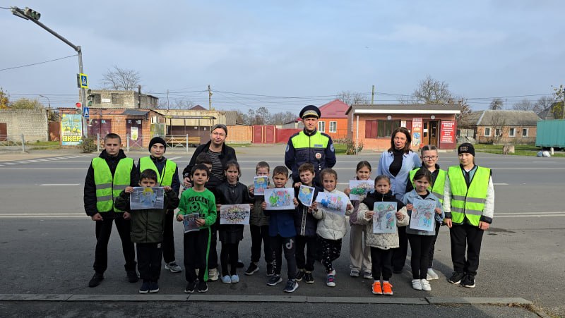 В преддверии Дня памяти жертв ДТП, сотрудники Госавтоинспекции Ардонского района вместе с активистами отряда ЮИД и первоклассниками школы с.Мичурино провели акцию «Жизнь без ДТП!» В преддверии Дня памяти жертв ДТП, сотрудники Госавтоинспекции Ардонского района вместе с активистами отряда ЮИД и первоклассниками школы с.Мичурино провели акцию «Жизнь без ДТП!»