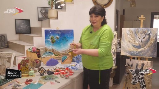 Эльза Алдатова создает украшения, нарды и новогодние игрушки из эпоксидной смолы