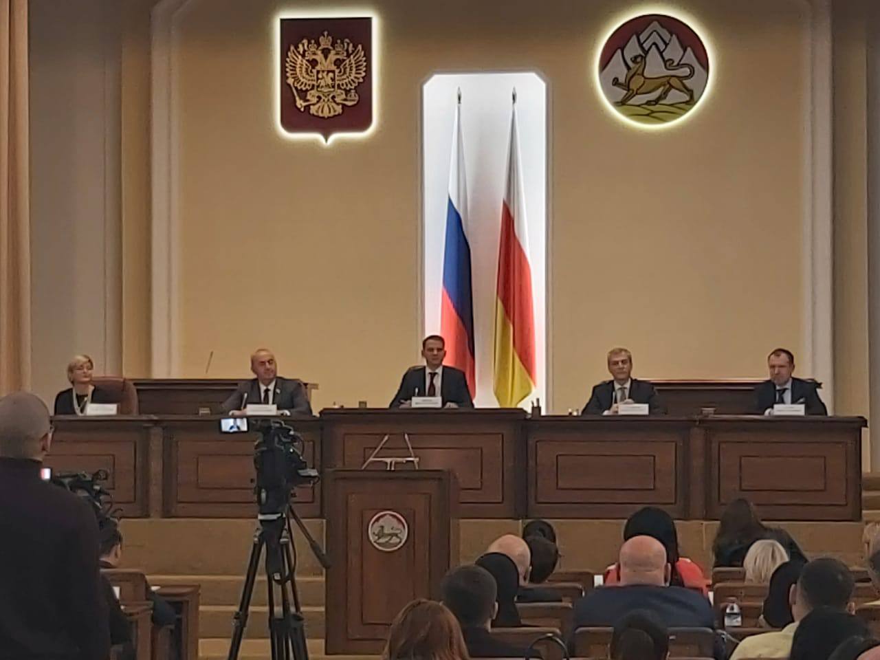 В Парламенте РСО-А проходит заседание "круглого стола" Комитета Государственной Думы по труду, социальной политике и делам ветеранов и Парламента РСО-А В Парламенте РСО-А проходит заседание "круглого стола" Комитета Государственной Думы по труду, социальной политике и делам ветеранов и Парламента РСО-А