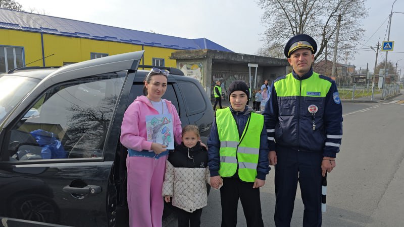 В преддверии Дня памяти жертв ДТП, сотрудники Госавтоинспекции Ардонского района вместе с активистами отряда ЮИД и первоклассниками школы с.Мичурино провели акцию «Жизнь без ДТП!» В преддверии Дня памяти жертв ДТП, сотрудники Госавтоинспекции Ардонского района вместе с активистами отряда ЮИД и первоклассниками школы с.Мичурино провели акцию «Жизнь без ДТП!»