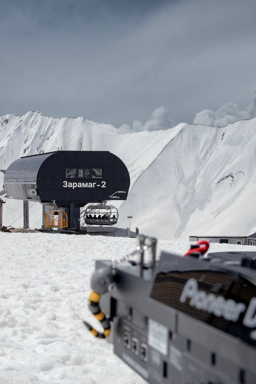 Всесесознный курорт «Мамисон» стал главным горнолыжным открытием России в 2025 году, выиграв специальный приз ежегодной национальной премии «Горы России» Всесесознный курорт «Мамисон» стал главным горнолыжным открытием России в 2025 году, выиграв специальный приз ежегодной национальной премии «Горы России»