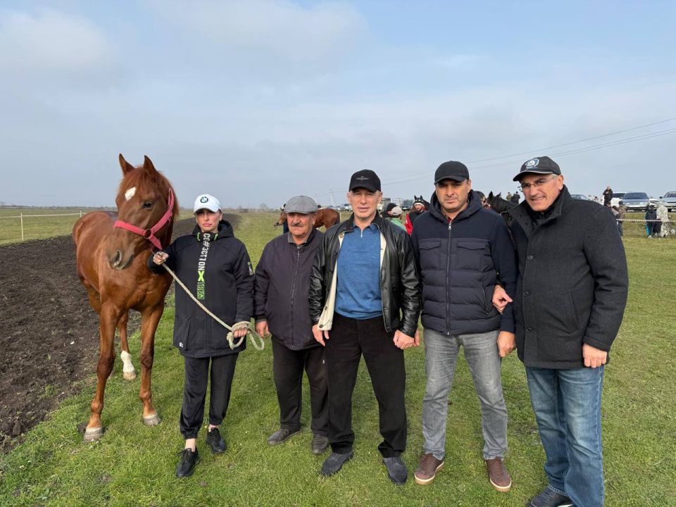 Министр физической культуры и спорта РСО-Алания Сослан Фраев посетил соревнования по конному спорту, посвященные Уасгергий номбал в селении Дур-Дур