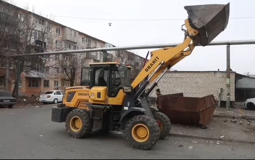 70% контейнерных площадок Владикавказа расчищены от крупногабаритного мусора и растительных отходов – Тимур Караев