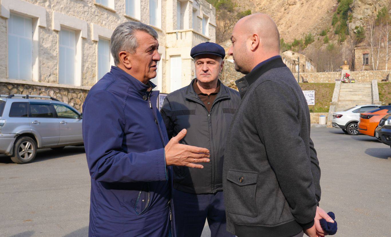 Глава РСО – Алания Сергей Меняйло принял участие в открытии после масштабной реконструкции дороги «Транскам» – В.Згид – Мацута». Глава РСО – Алания Сергей Меняйло принял участие в открытии после масштабной реконструкции дороги «Транскам» – В.Згид – Мацута».