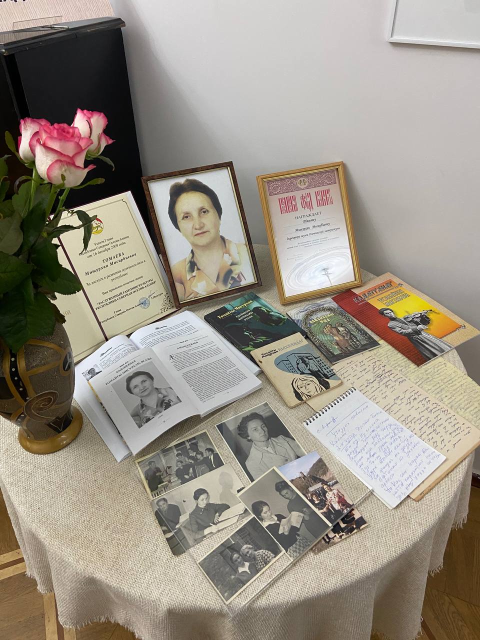 Светлый след на земле. В Мемориальном доме-музее Коста Хетагурова во Владикавказе состоялся вечер памяти известного талантливого прозаика, бывшего директора Музея осетинской литературы имени Коста Хетагурова, заслуженного... Светлый след на земле. В Мемориальном доме-музее Коста Хетагурова во Владикавказе состоялся вечер памяти известного талантливого прозаика, бывшего директора Музея осетинской литературы имени Коста Хетагурова, заслуженного...