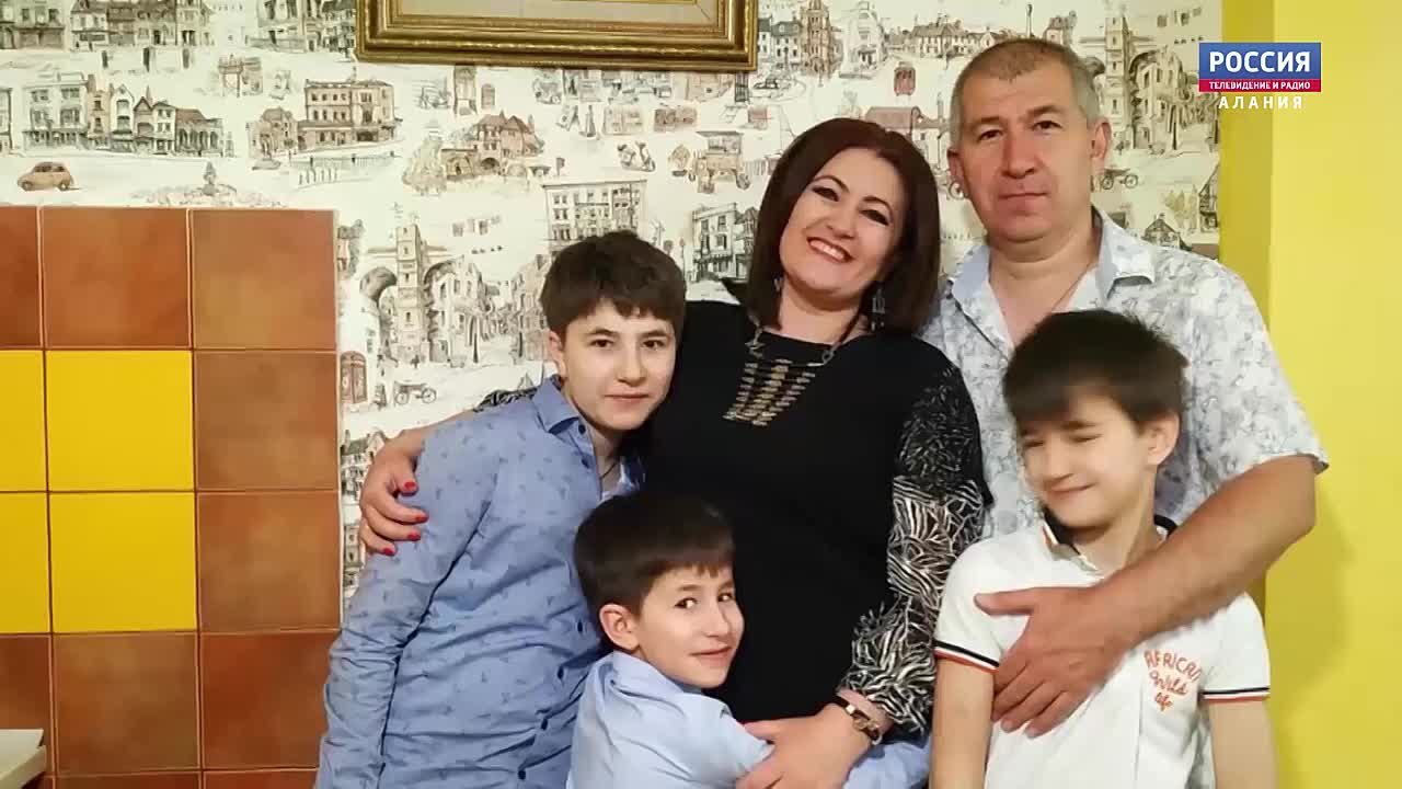 Гость нашей утренней программы - главный редактор журнала «Мах дуг» Оксана Хетагурова