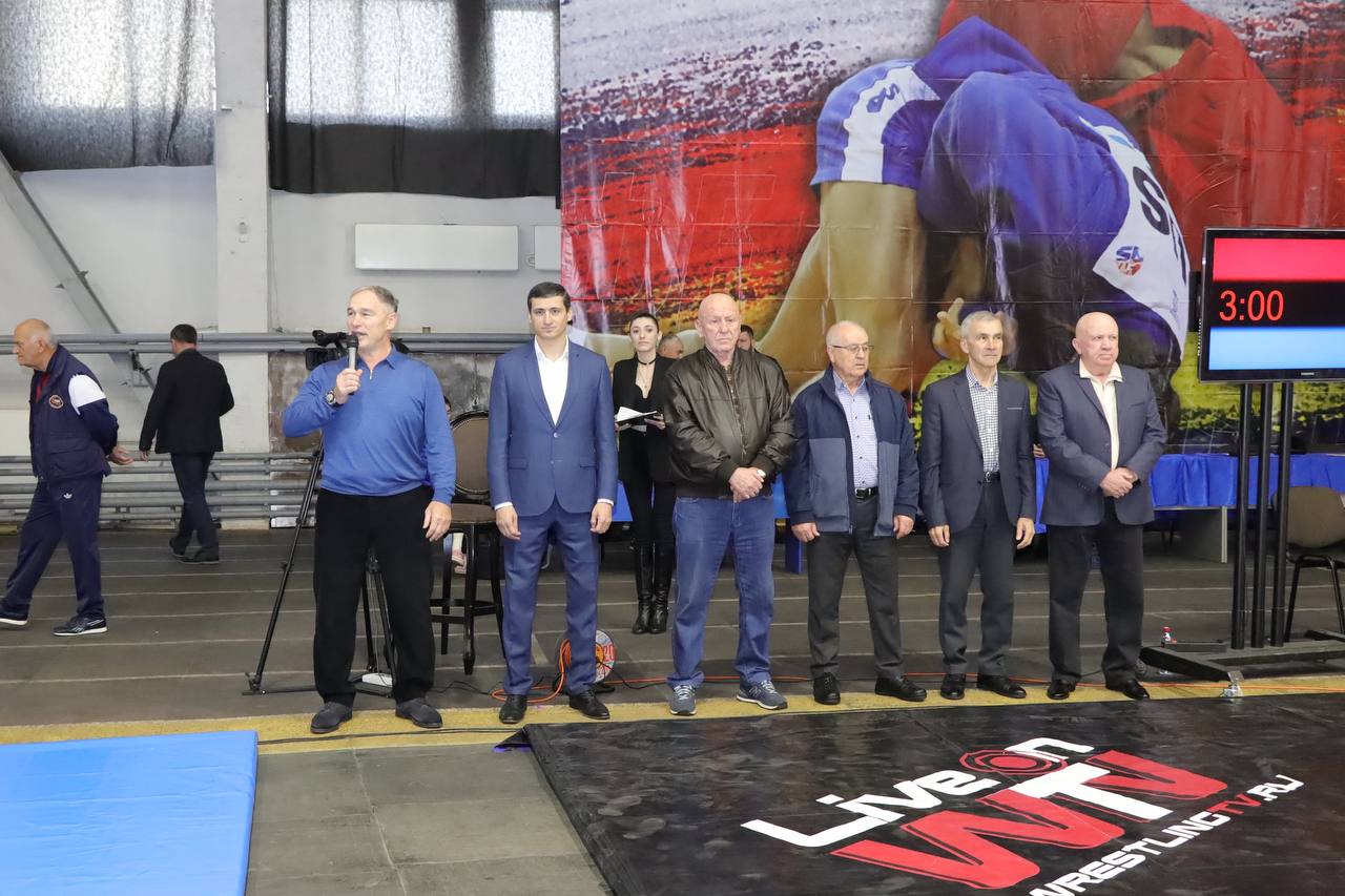 Министр физической культуры и спорта РСО-Алания Сослан Фраев принял участие в церемонии открытия первенства РСО-Алания по самбо, посвящённого Всероссийскому дню самбо Министр физической культуры и спорта РСО-Алания Сослан Фраев принял участие в церемонии открытия первенства РСО-Алания по самбо, посвящённого Всероссийскому дню самбо