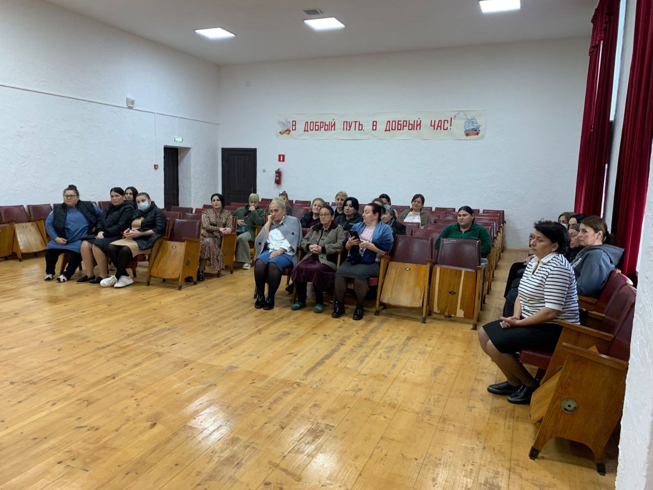 Сотрудники Госавтоинспекции Ирафского района организовали встречу с родителями учащихся школы с. Советское. Сотрудники Госавтоинспекции Ирафского района организовали встречу с родителями учащихся школы с. Советское.