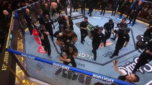 Ислам Махачев стал первым российским бойцом, взявшим титул в двух весовых категориях UFC