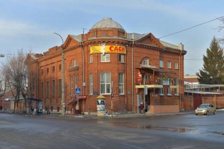 Спектакль «Шинель» по мотивам одноименной повести Николая Гоголя ставят на сцене театра юного зрителя «Саби», сообщает пресс-служба ТЮЗа