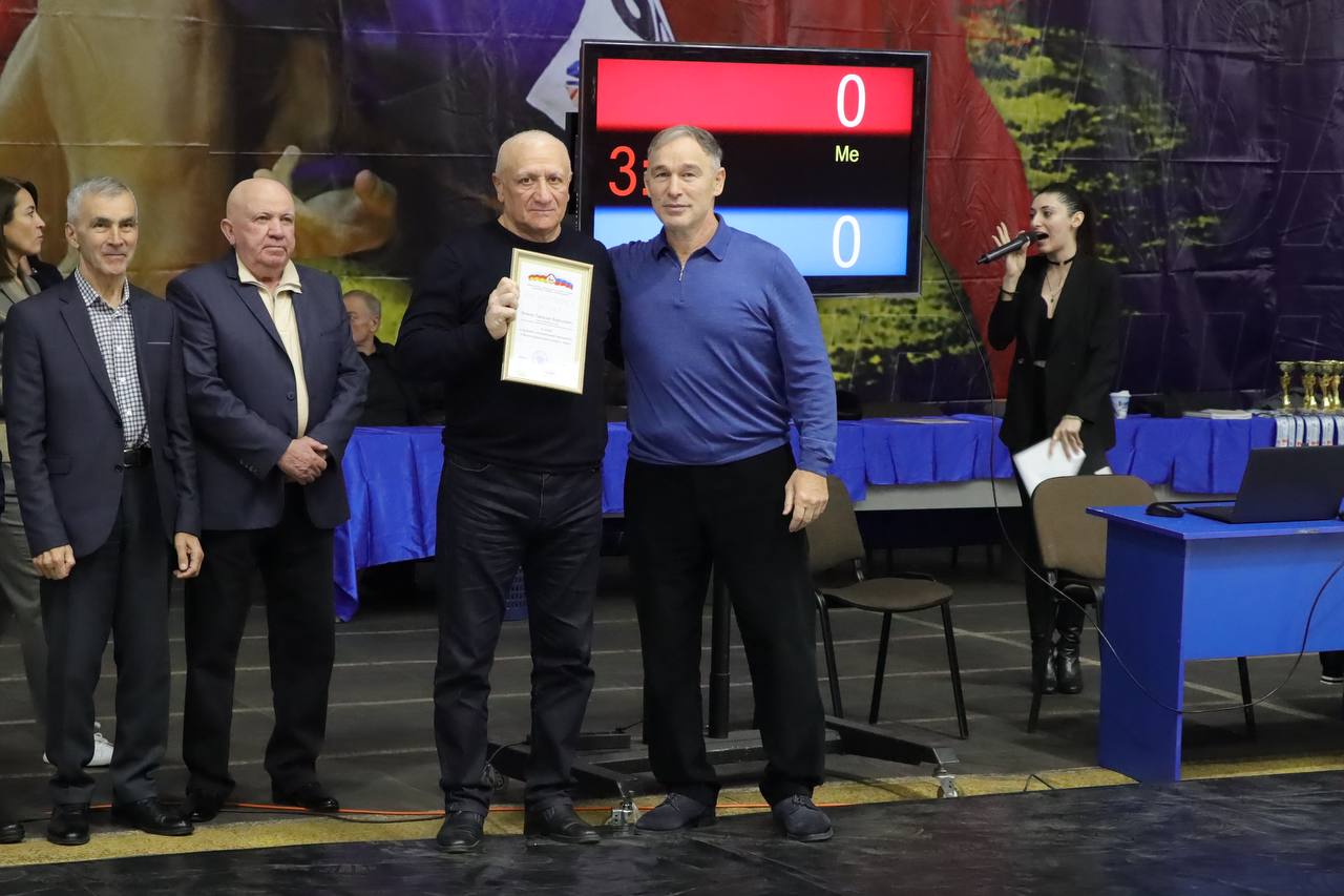 Министр физической культуры и спорта РСО-Алания Сослан Фраев принял участие в церемонии открытия первенства РСО-Алания по самбо, посвящённого Всероссийскому дню самбо Министр физической культуры и спорта РСО-Алания Сослан Фраев принял участие в церемонии открытия первенства РСО-Алания по самбо, посвящённого Всероссийскому дню самбо