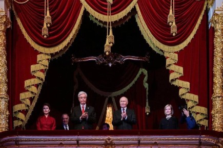 Президент России Владимир Путин пообщался с главой Большого и Мариинского театров, дирижером Валерием Гергиевым, когда вместе с президентом Казахстана Касым-Жомартом Токаевым был на концерте казахстанских артистов в Большом...