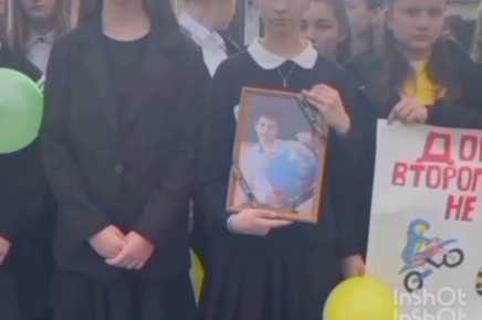 В Дигорском районе почтили память ребенка, погибшего в ДТП 27 июля 2025 года