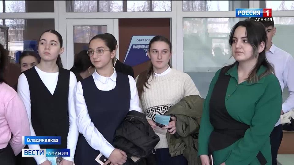 В высших и средних учебных заведениях для школьников проходят занятия по профориентационному проекту "Суббота в СПО"