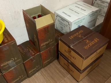 За сбыт контрафактного алкоголя во Владикавказе задержаны пятеро участников организованной группы