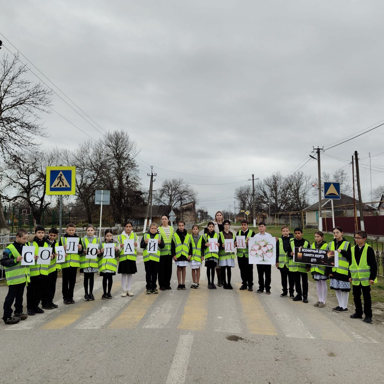 По инициативе Госавтоинспекции Дигорского района в школах провели цикл мероприятий, приуроченных к Всемирному дню памяти жертв ДТП По инициативе Госавтоинспекции Дигорского района в школах провели цикл мероприятий, приуроченных к Всемирному дню памяти жертв ДТП