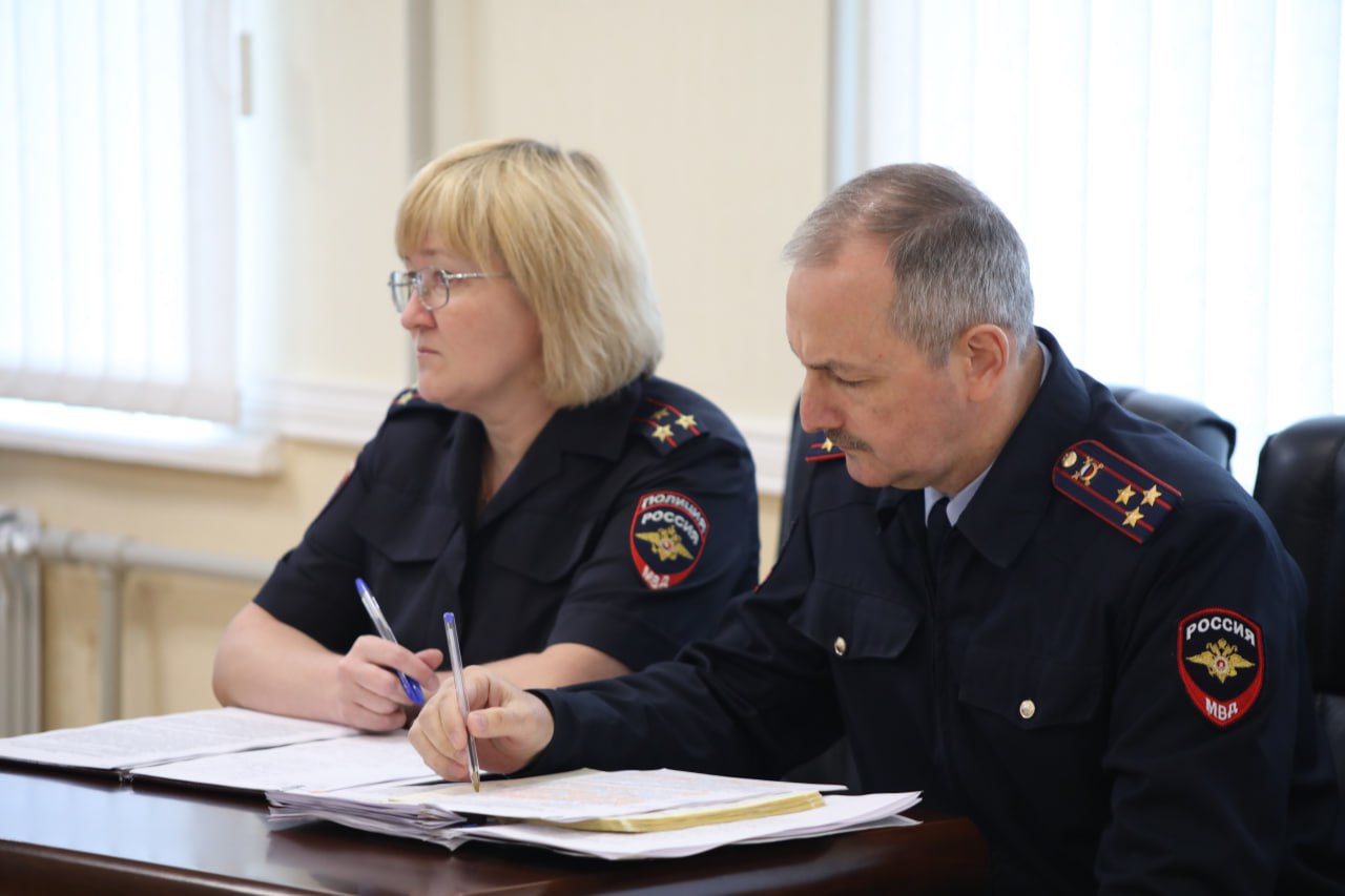 Министр внутренних дел по Республике Северная Осетия-Алания генерал-лейтенант полиции Демьян Лаптев провел личный прием граждан Министр внутренних дел по Республике Северная Осетия-Алания генерал-лейтенант полиции Демьян Лаптев провел личный прием граждан