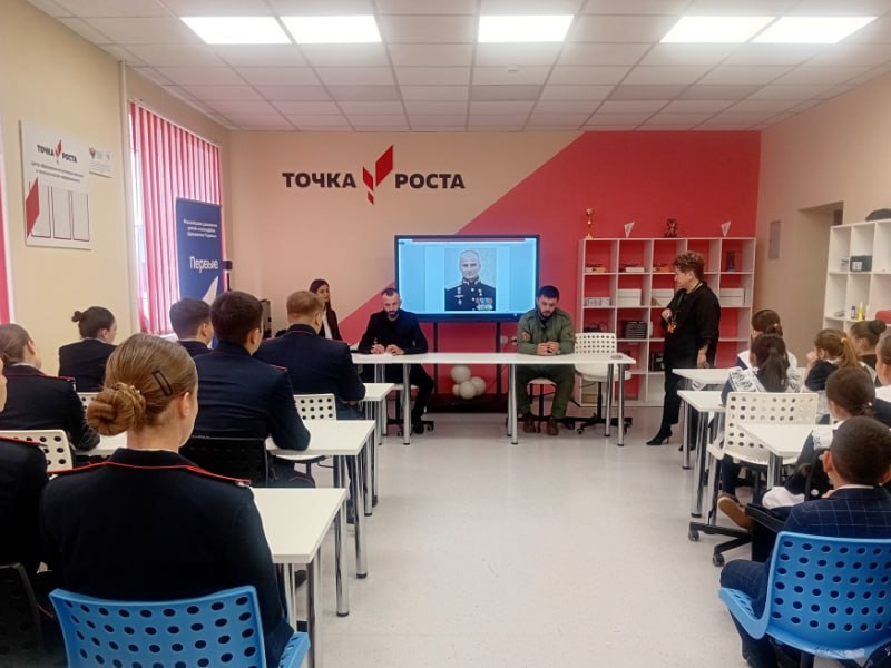 В Северной Осетии представитель Общественного совета Пригородного ОМВД провела в полицейских классах беседу на патриотическую тему "Герои России - наши земляки" В Северной Осетии представитель Общественного совета Пригородного ОМВД провела в полицейских классах беседу на патриотическую тему "Герои России - наши земляки"