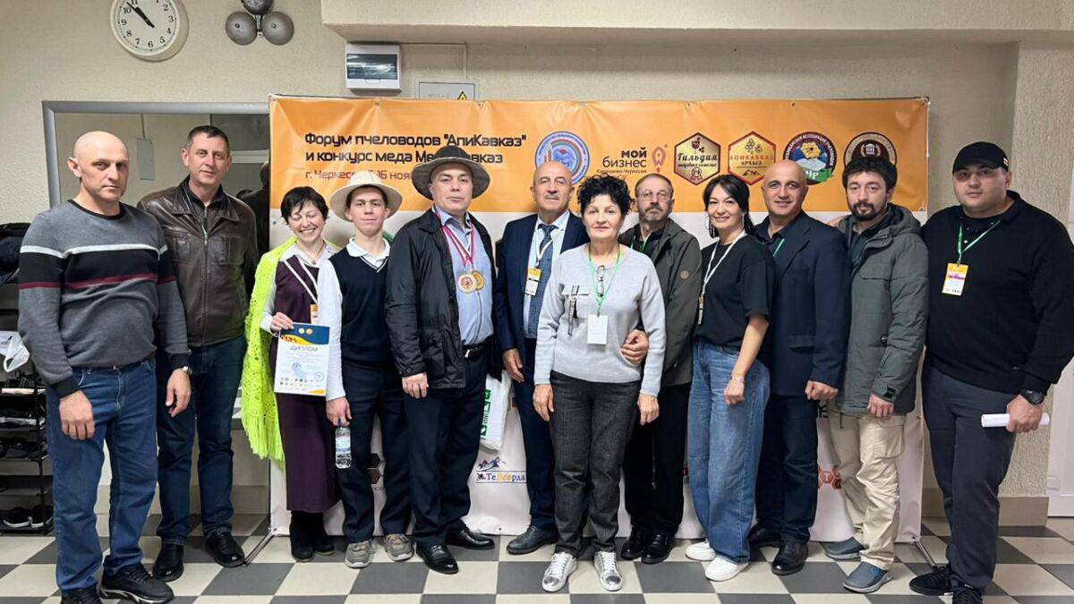 Семья пчеловодов Кабалоевых из высокогорного поселка Бурон в Северной Осетии одержала победу на межрегиональном конкурсе меда, который проходил в рамках форума «Апи-Кавказ»