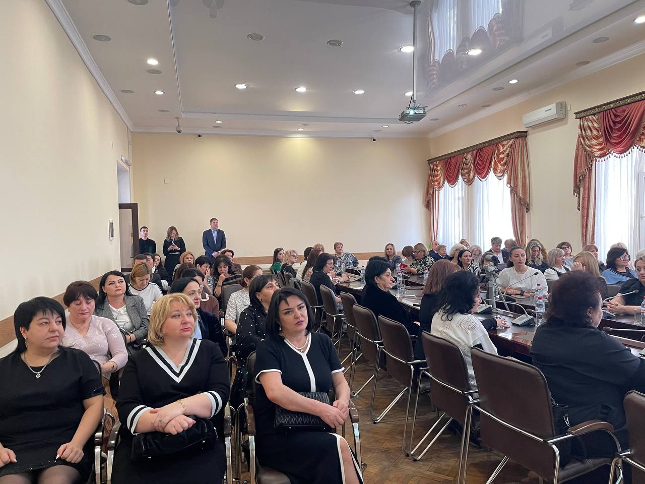 Сегодня на базе СОРИПКРО состоялась стратегическая встреча руководителя Российского центра обучения избирательным технологиям при ЦИК России Елены Александровны Осиповой совместно с Министром образования Эллой Алибековой с... Сегодня на базе СОРИПКРО состоялась стратегическая встреча руководителя Российского центра обучения избирательным технологиям при ЦИК России Елены Александровны Осиповой совместно с Министром образования Эллой Алибековой с...