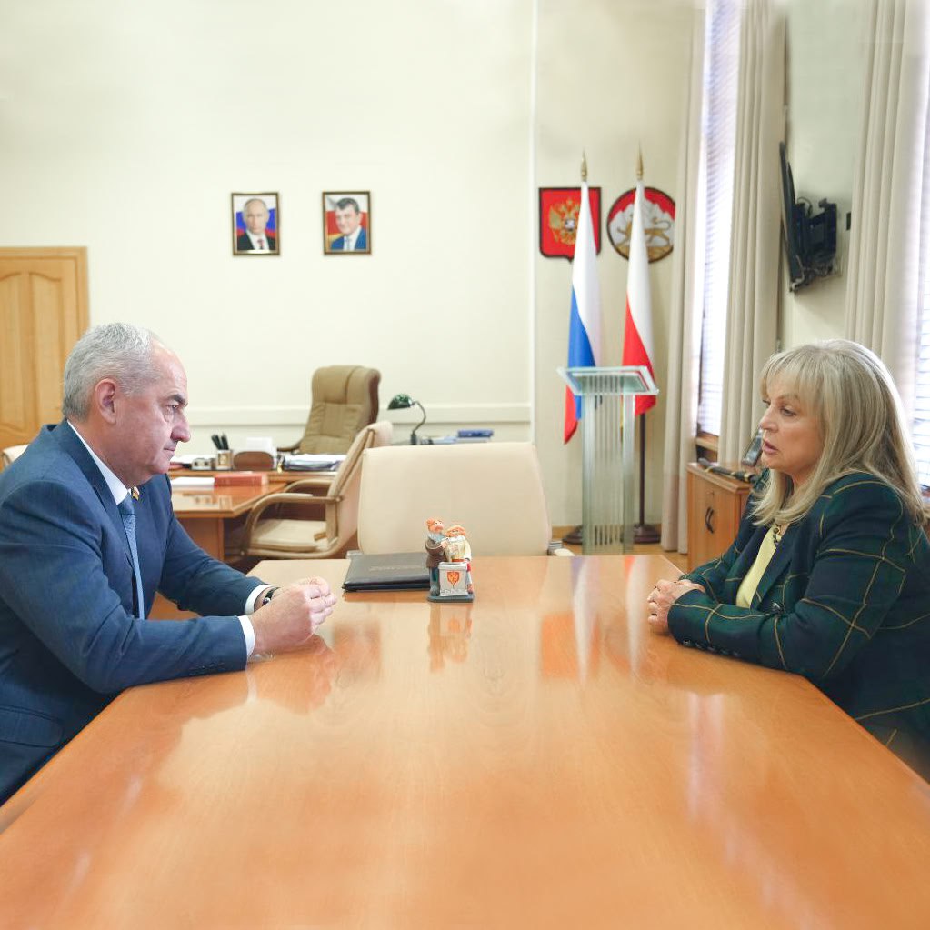 В ходе рабочего визита во Владикавказ Элла Памфилова встретилась с главой Республики Северная Осетия-Алания Сергеем Меняйло и председателем регионального парламента Таймуразом Тускаевым и поблагодарила их за плодотворное... В ходе рабочего визита во Владикавказ Элла Памфилова встретилась с главой Республики Северная Осетия-Алания Сергеем Меняйло и председателем регионального парламента Таймуразом Тускаевым и поблагодарила их за плодотворное...