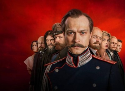 Пожалуй, ни одна телевизионная премьера последних лет не вызвала такого широкого резонанса, как сериал Кончаловского «Хроники русской революции»