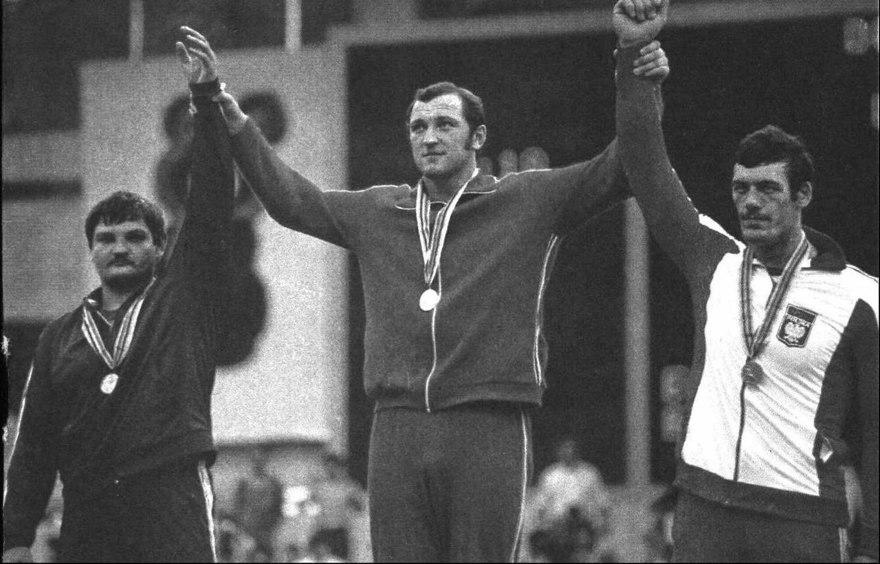 Сослан Петрович Андиев: первый Олимпийский чемпион из Северной Осетии, Заслуженный мастер спорта СССР, двукратный победитель Олимпийских игр (1976, 1980 гг.), четырёхкратный чемпион мира (1973, 1975, 1977, 1978 гг.)... Сослан Петрович Андиев: первый Олимпийский чемпион из Северной Осетии, Заслуженный мастер спорта СССР, двукратный победитель Олимпийских игр (1976, 1980 гг.), четырёхкратный чемпион мира (1973, 1975, 1977, 1978 гг.)...