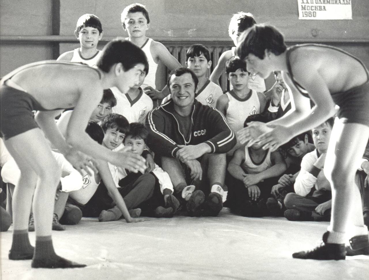 Сослан Петрович Андиев: первый Олимпийский чемпион из Северной Осетии, Заслуженный мастер спорта СССР, двукратный победитель Олимпийских игр (1976, 1980 гг.), четырёхкратный чемпион мира (1973, 1975, 1977, 1978 гг.)... Сослан Петрович Андиев: первый Олимпийский чемпион из Северной Осетии, Заслуженный мастер спорта СССР, двукратный победитель Олимпийских игр (1976, 1980 гг.), четырёхкратный чемпион мира (1973, 1975, 1977, 1978 гг.)...