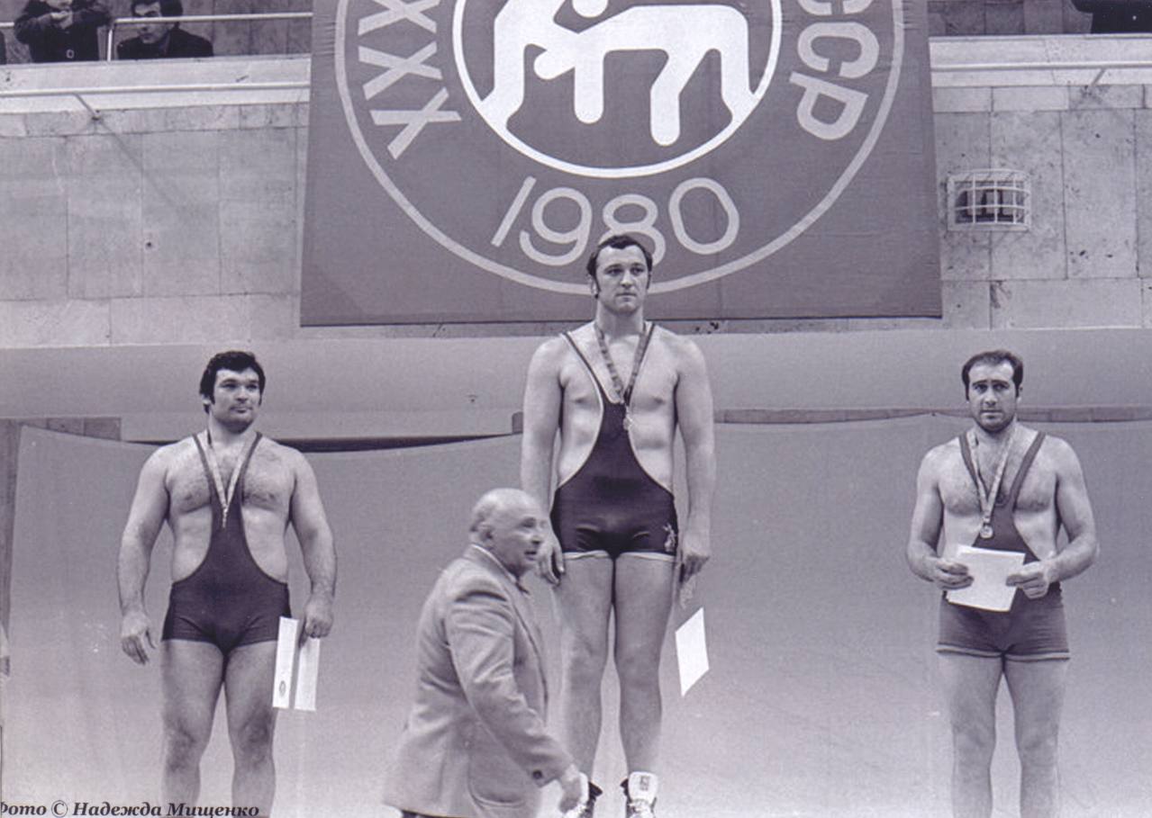 Сослан Петрович Андиев: первый Олимпийский чемпион из Северной Осетии, Заслуженный мастер спорта СССР, двукратный победитель Олимпийских игр (1976, 1980 гг.), четырёхкратный чемпион мира (1973, 1975, 1977, 1978 гг.)... Сослан Петрович Андиев: первый Олимпийский чемпион из Северной Осетии, Заслуженный мастер спорта СССР, двукратный победитель Олимпийских игр (1976, 1980 гг.), четырёхкратный чемпион мира (1973, 1975, 1977, 1978 гг.)...