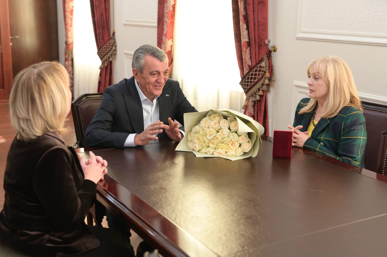 Сергей Меняйло: Встретился с Председателем Центральной избирательной комиссии России Эллой Памфиловой, которая находится в республике с рабочей поездкой Сергей Меняйло: Встретился с Председателем Центральной избирательной комиссии России Эллой Памфиловой, которая находится в республике с рабочей поездкой