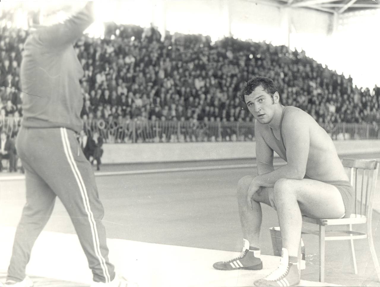 Сослан Петрович Андиев: первый Олимпийский чемпион из Северной Осетии, Заслуженный мастер спорта СССР, двукратный победитель Олимпийских игр (1976, 1980 гг.), четырёхкратный чемпион мира (1973, 1975, 1977, 1978 гг.)... Сослан Петрович Андиев: первый Олимпийский чемпион из Северной Осетии, Заслуженный мастер спорта СССР, двукратный победитель Олимпийских игр (1976, 1980 гг.), четырёхкратный чемпион мира (1973, 1975, 1977, 1978 гг.)...