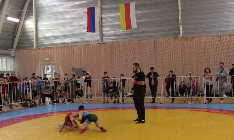 Команда Северной Осетии стала лучшей по итогам открытого республиканского турнира по вольной борьбе «Моздокский ковер» Команда Северной Осетии стала лучшей по итогам открытого республиканского турнира по вольной борьбе «Моздокский ковер»