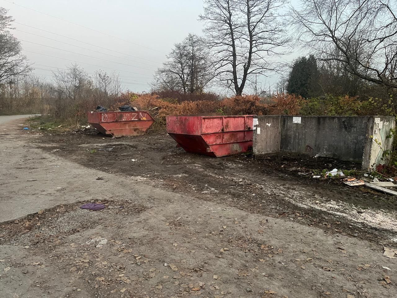 Коммунальные городские службы продолжают уборку городских кладбищ Коммунальные городские службы продолжают уборку городских кладбищ