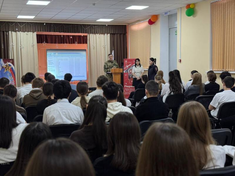 В Северной Осетии сотрудники ПДН Отдела МВД России по Моздокскому району во взаимодействии с профильным отделом администрации муниципального района и военнослужащими проводят встречи со школьниками по патриотическому... В Северной Осетии сотрудники ПДН Отдела МВД России по Моздокскому району во взаимодействии с профильным отделом администрации муниципального района и военнослужащими проводят встречи со школьниками по патриотическому...