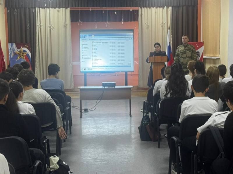 В Северной Осетии сотрудники ПДН Отдела МВД России по Моздокскому району во взаимодействии с профильным отделом администрации муниципального района и военнослужащими проводят встречи со школьниками по патриотическому...