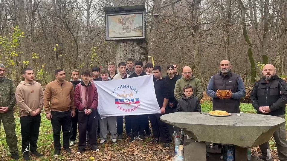 В Северной Осетии в честь праздника Джеоргуба общественник Алагирского района принял участие в субботнике в Роще Хетага