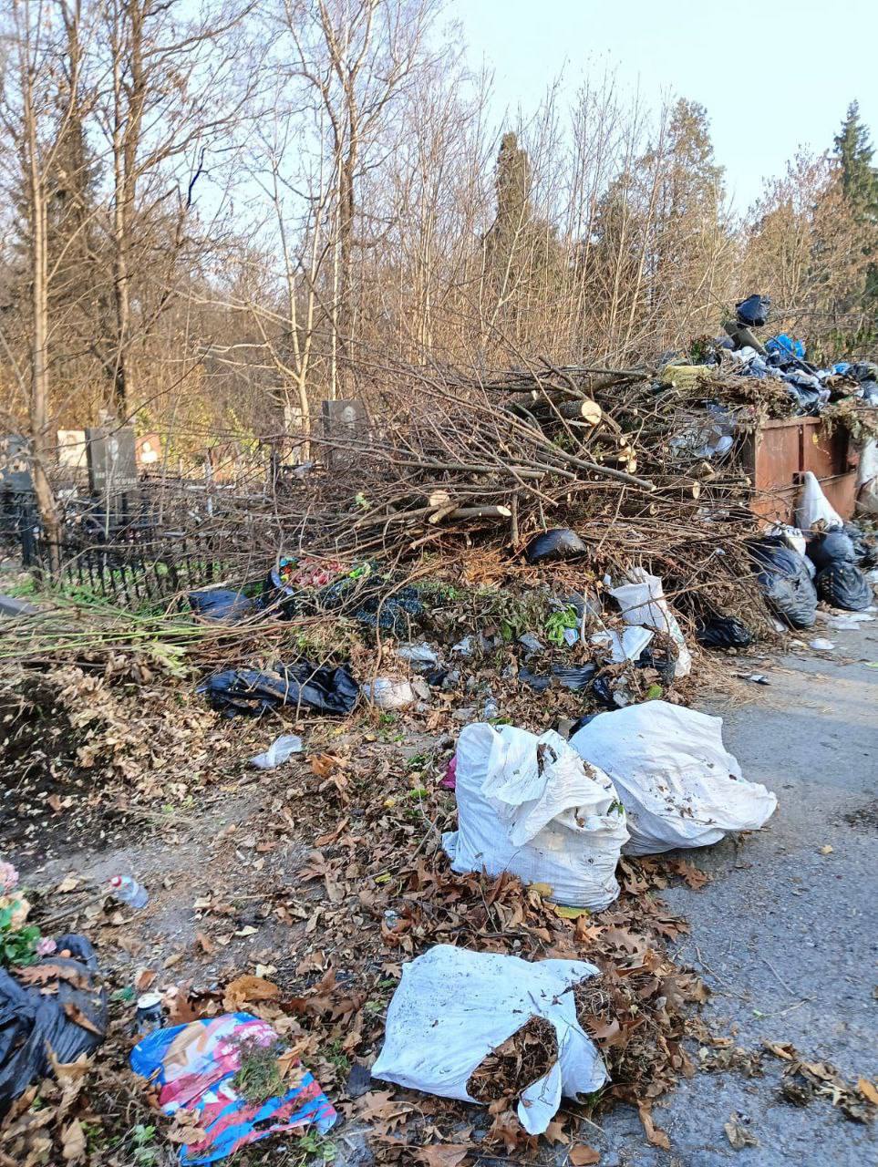 Стихийную свалку ликвидировали на Ново-Осетинском кладбище Стихийную свалку ликвидировали на Ново-Осетинском кладбище