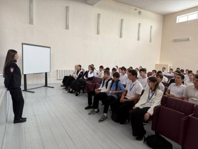 Полицейские Моздокского района Северной Осетии в беседе с несовершеннолетними в рамках акции «Чистое поколение» особое внимание уделили нормам закона и ответственности за участие в незаконном распространении наркотиков