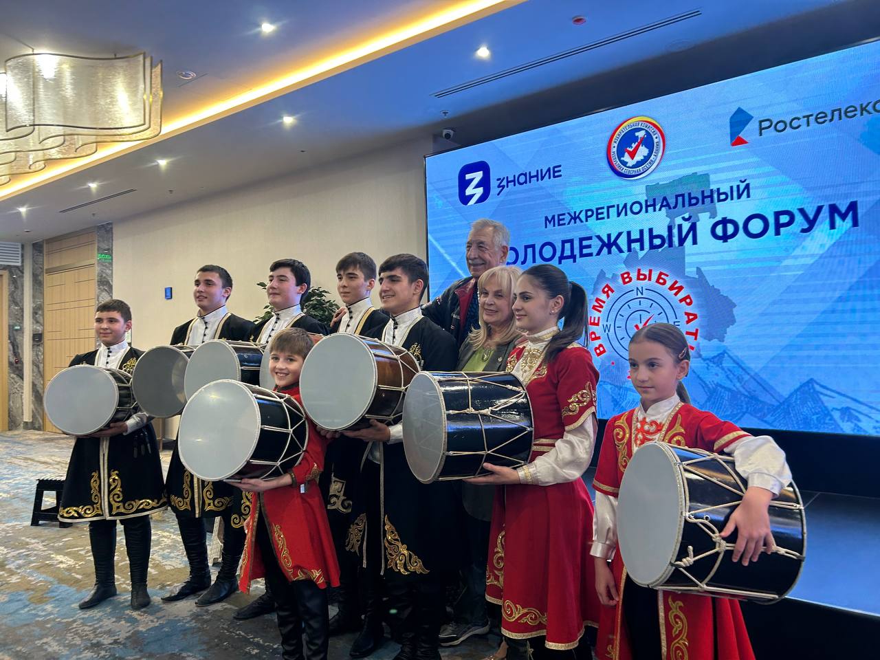 Сегодня на одной площадке собралась настоящая сила нашей страны — самые яркие, активные и целеустремленные ребята со всего СКФО! Вы подарили этому дню невероятную энергию и зарядили нас всех своими идеями Сегодня на одной площадке собралась настоящая сила нашей страны — самые яркие, активные и целеустремленные ребята со всего СКФО! Вы подарили этому дню невероятную энергию и зарядили нас всех своими идеями