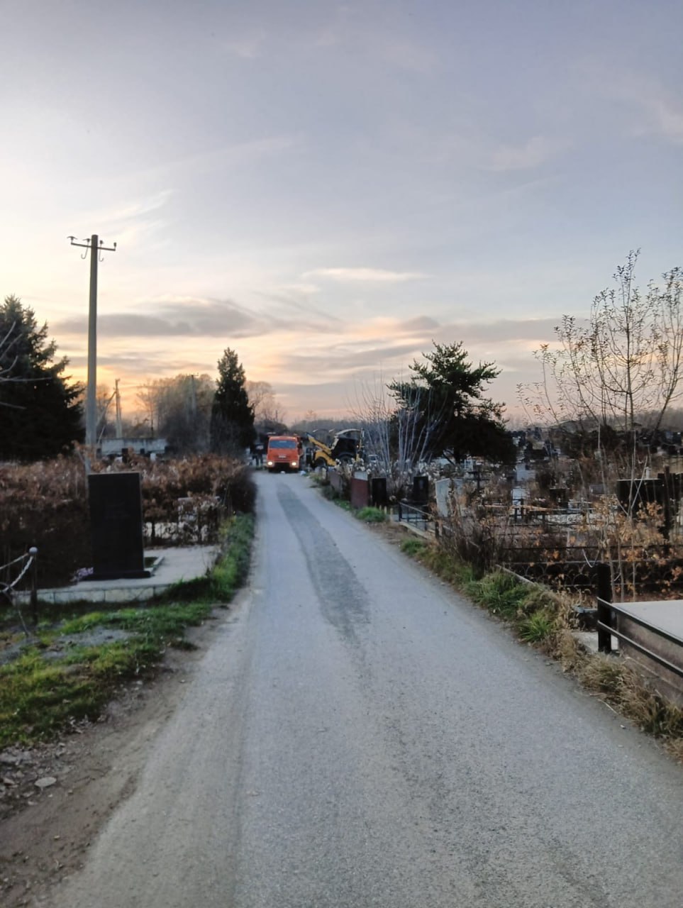 На Восточном кладбище ликвидировали стихийную свалку На Восточном кладбище ликвидировали стихийную свалку