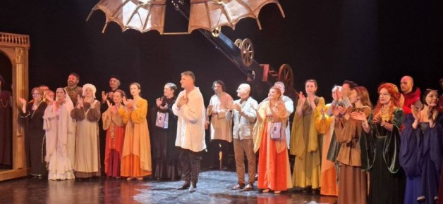 Премьерой мюзикла «Леонардо» состоялось открытие юбилейного 155-го сезона в Академическом русском театре им. Е. Вахтангова