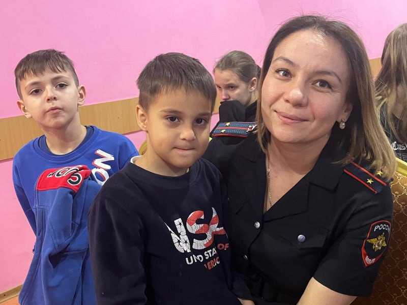 В рамках Всероссийского дня правовой помощи детям инспекторы ПДН отдела полиции №1 Владикавказа совместно с председателем Общественного совета организовали лекционную встречу для воспитанников центра «Доброе сердце» по... В рамках Всероссийского дня правовой помощи детям инспекторы ПДН отдела полиции №1 Владикавказа совместно с председателем Общественного совета организовали лекционную встречу для воспитанников центра «Доброе сердце» по...