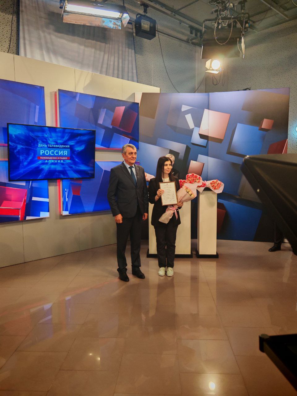 Сотрудники службы телевидения ГТРК "Алания" удостоены Благодарственных писем главы республики Сотрудники службы телевидения ГТРК "Алания" удостоены Благодарственных писем главы республики