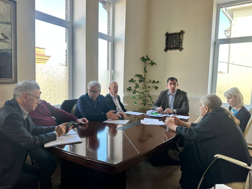 Сегодня провел рабочее совещание с руководителями творческих союзов РСО-Алания