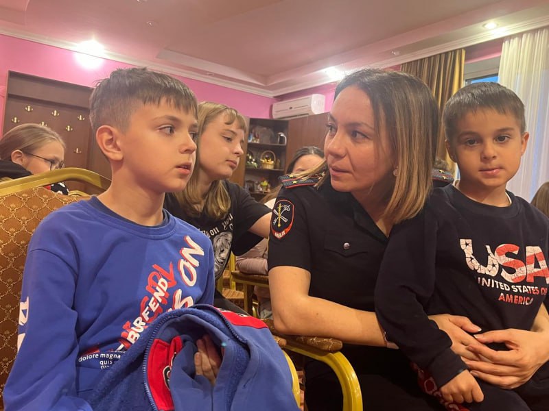 В рамках Всероссийского дня правовой помощи детям инспекторы ПДН отдела полиции №1 Владикавказа совместно с председателем Общественного совета организовали лекционную встречу для воспитанников центра «Доброе сердце» по... В рамках Всероссийского дня правовой помощи детям инспекторы ПДН отдела полиции №1 Владикавказа совместно с председателем Общественного совета организовали лекционную встречу для воспитанников центра «Доброе сердце» по...