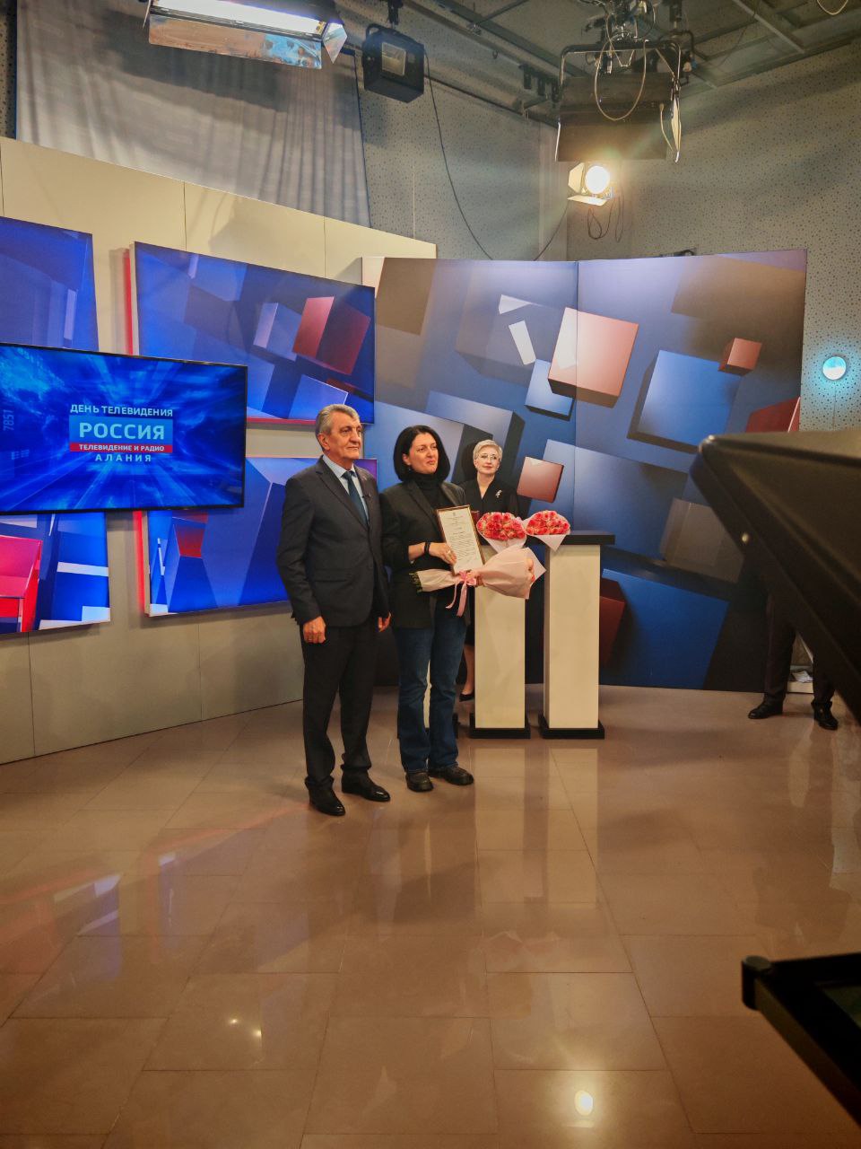 Сотрудники службы телевидения ГТРК "Алания" удостоены Благодарственных писем главы республики Сотрудники службы телевидения ГТРК "Алания" удостоены Благодарственных писем главы республики